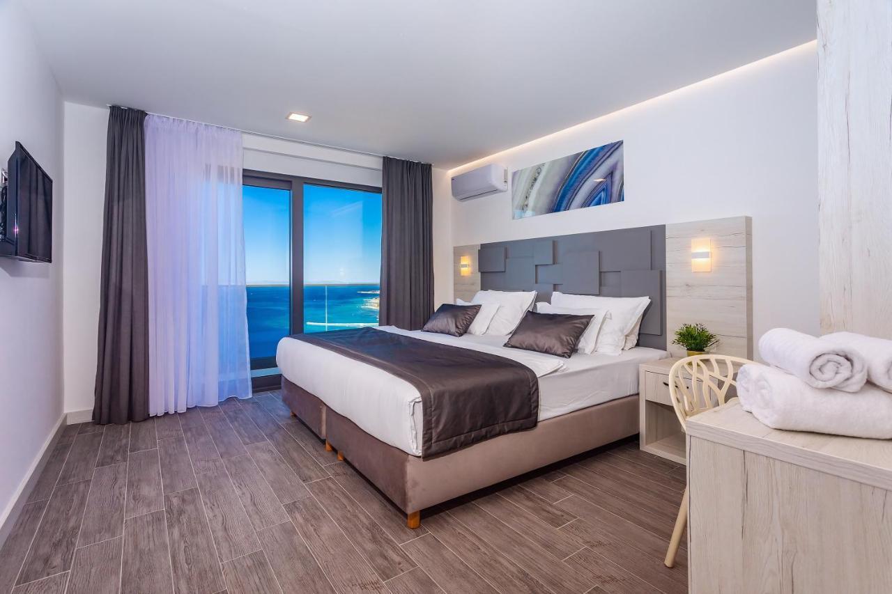 Villa Belvedere With Heated Pool, Billiards, Media Room, Sea Views,10 Pax โอมิช ภายนอก รูปภาพ