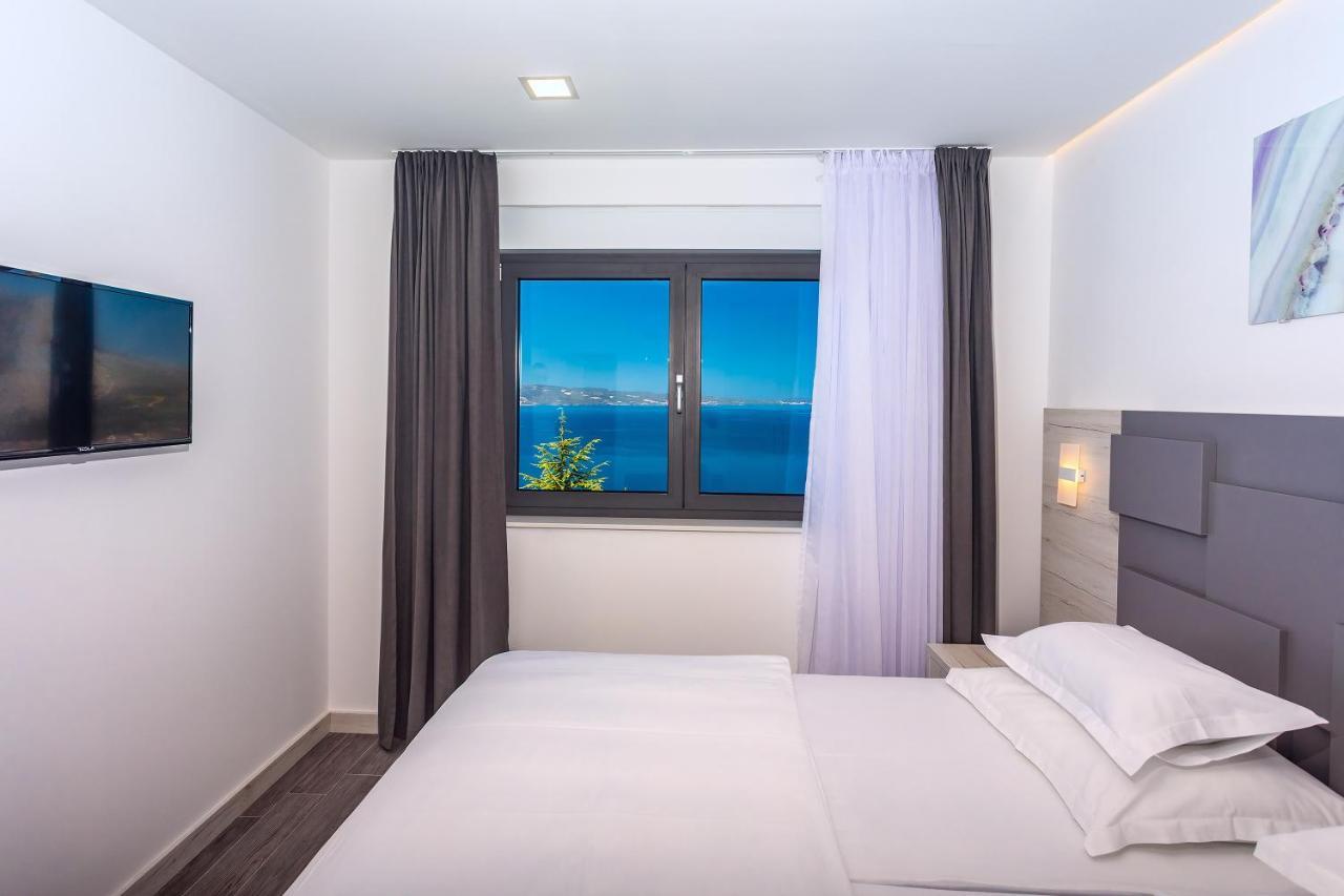 Villa Belvedere With Heated Pool, Billiards, Media Room, Sea Views,10 Pax โอมิช ภายนอก รูปภาพ