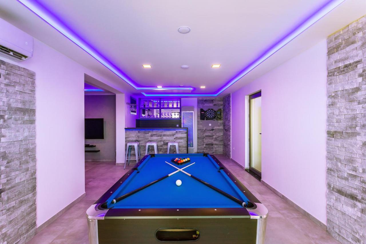 Villa Belvedere With Heated Pool, Billiards, Media Room, Sea Views,10 Pax โอมิช ภายนอก รูปภาพ