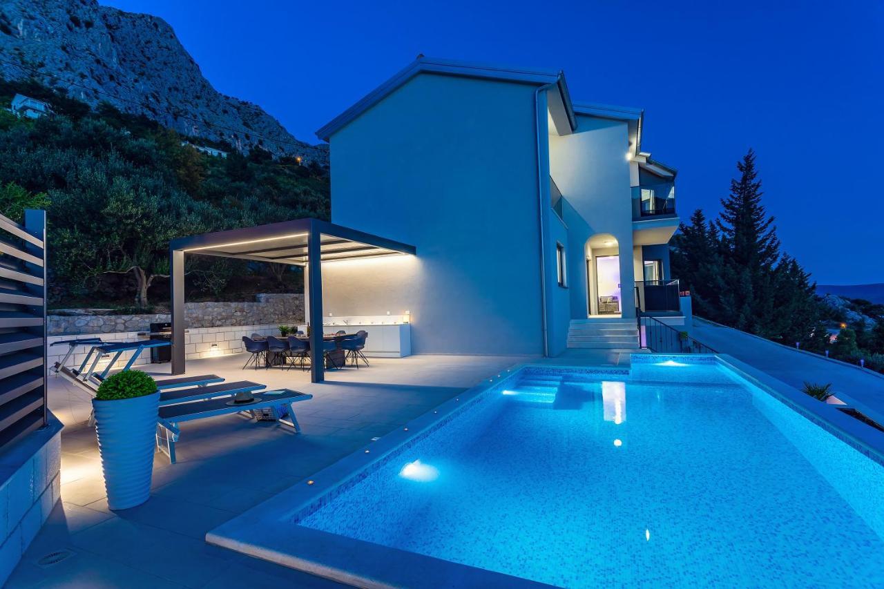 Villa Belvedere With Heated Pool, Billiards, Media Room, Sea Views,10 Pax โอมิช ภายนอก รูปภาพ