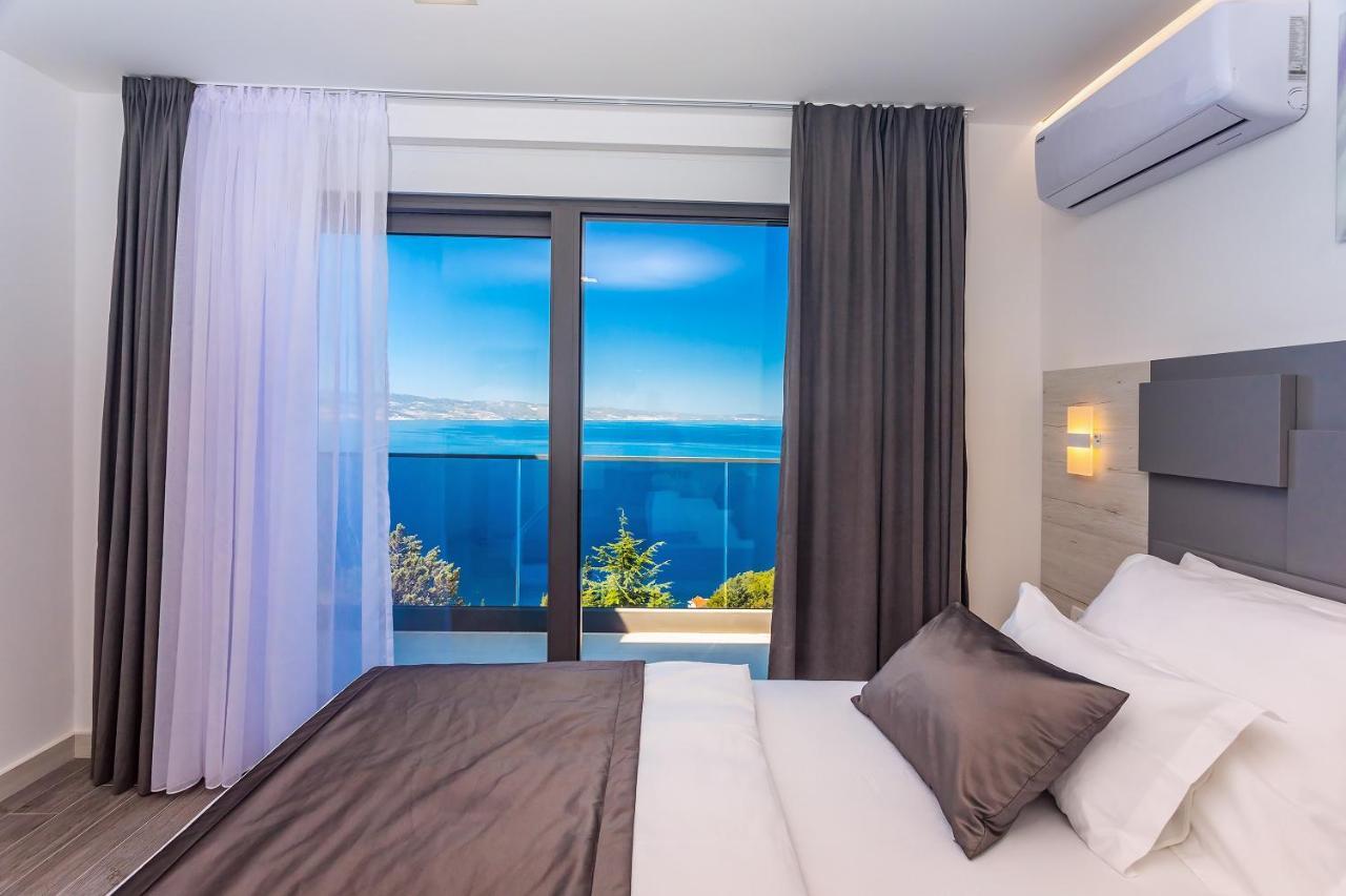 Villa Belvedere With Heated Pool, Billiards, Media Room, Sea Views,10 Pax โอมิช ภายนอก รูปภาพ