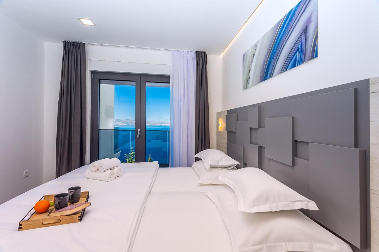 Villa Belvedere With Heated Pool, Billiards, Media Room, Sea Views,10 Pax โอมิช ภายนอก รูปภาพ
