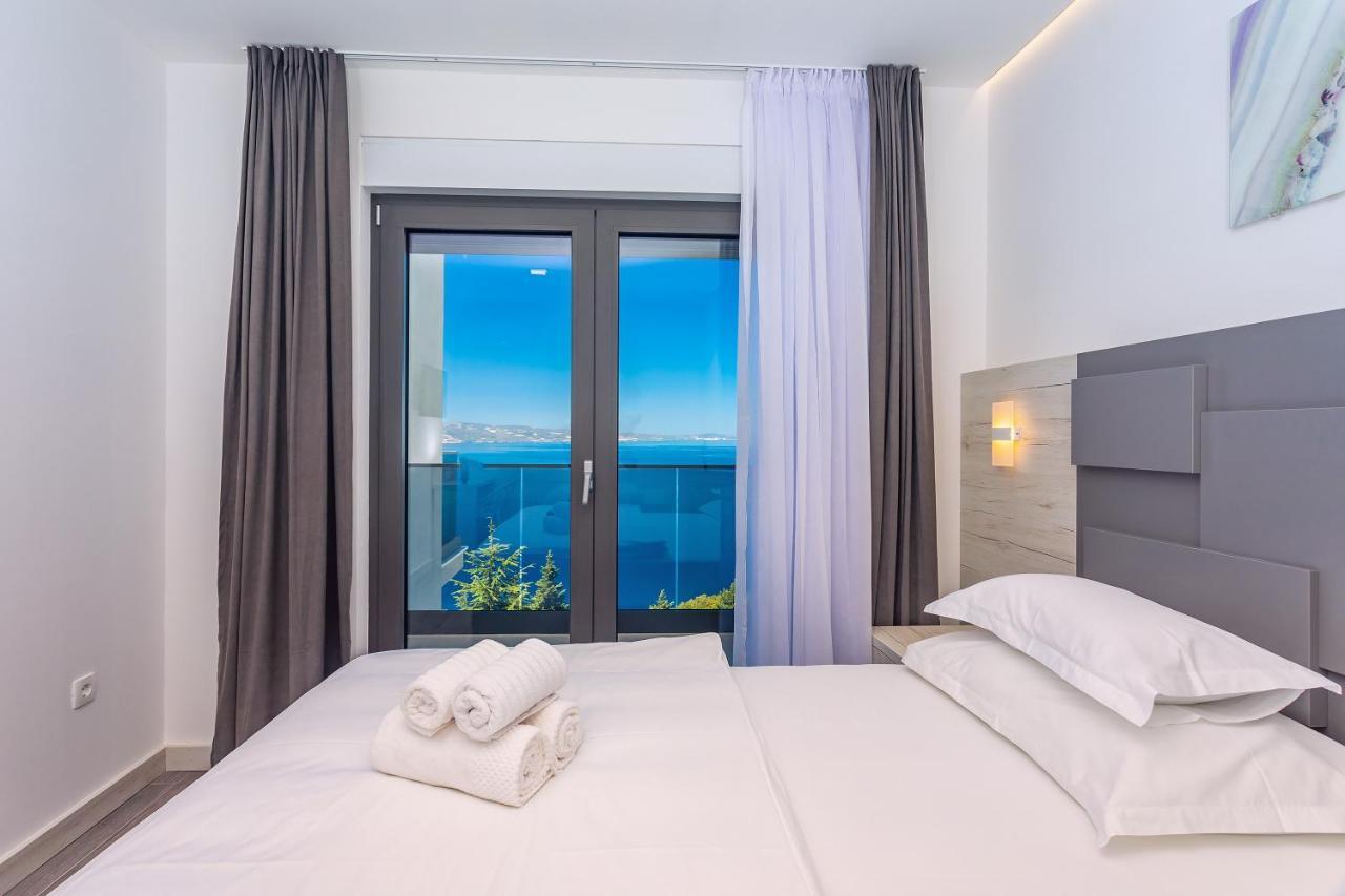 Villa Belvedere With Heated Pool, Billiards, Media Room, Sea Views,10 Pax โอมิช ภายนอก รูปภาพ