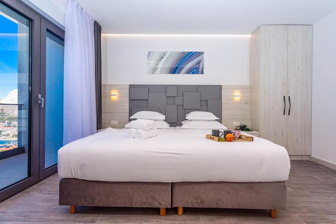 Villa Belvedere With Heated Pool, Billiards, Media Room, Sea Views,10 Pax โอมิช ภายนอก รูปภาพ