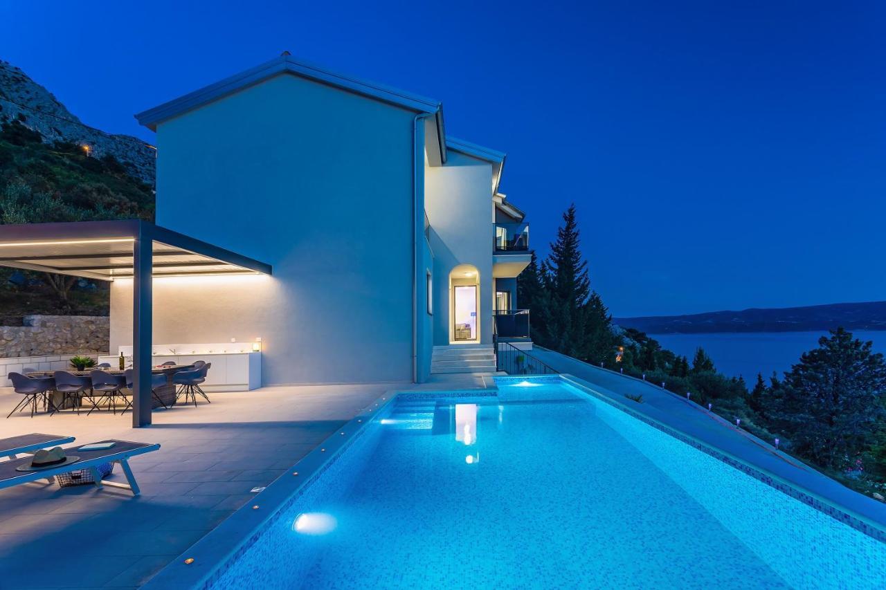 Villa Belvedere With Heated Pool, Billiards, Media Room, Sea Views,10 Pax โอมิช ภายนอก รูปภาพ