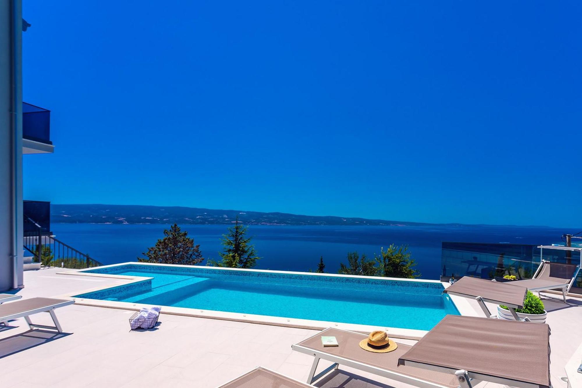 Villa Belvedere With Heated Pool, Billiards, Media Room, Sea Views,10 Pax โอมิช ภายนอก รูปภาพ